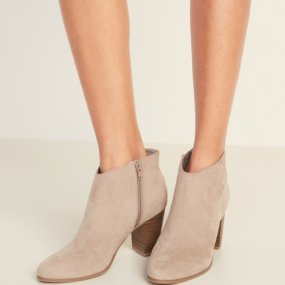 Old Navy Sueded Block Heel Booties in Black - Picture 4 of 4